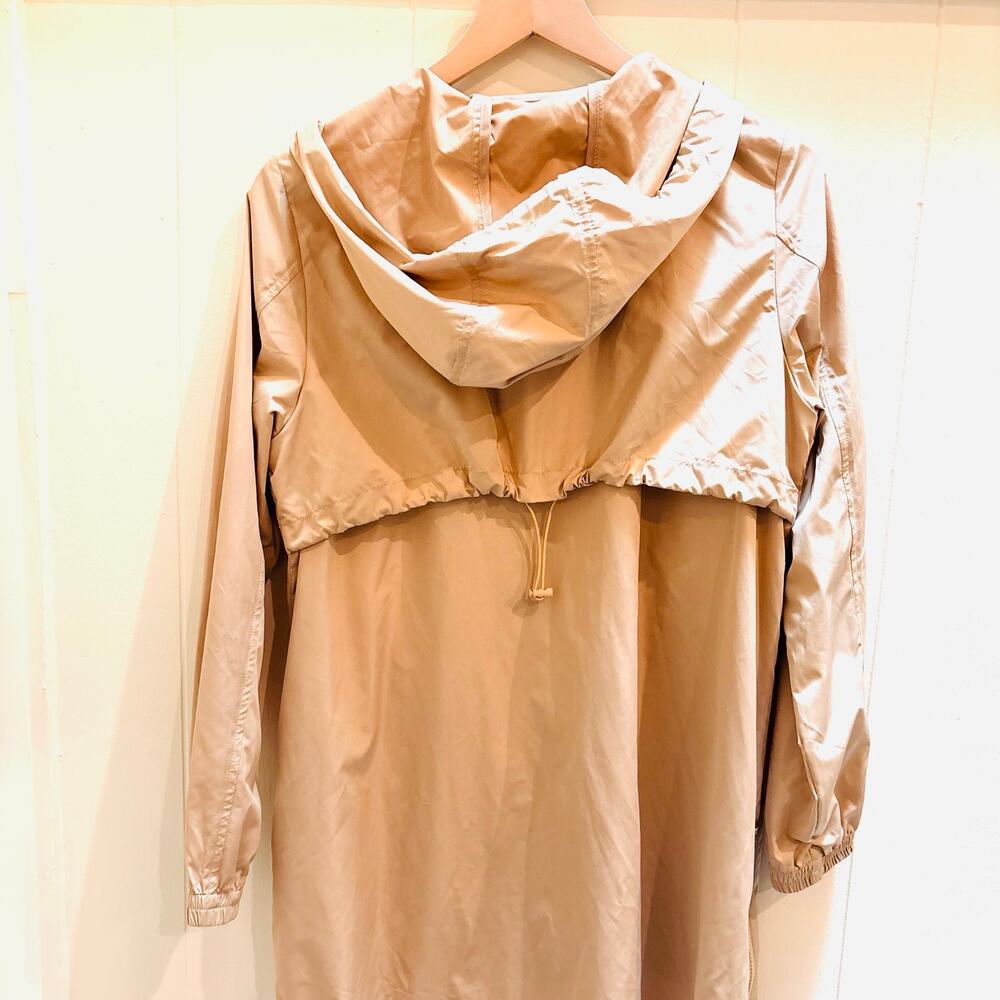 Bernardo Beige Long Lightweight Raincoat- Size M Minimalist - Picture 3 of 8
